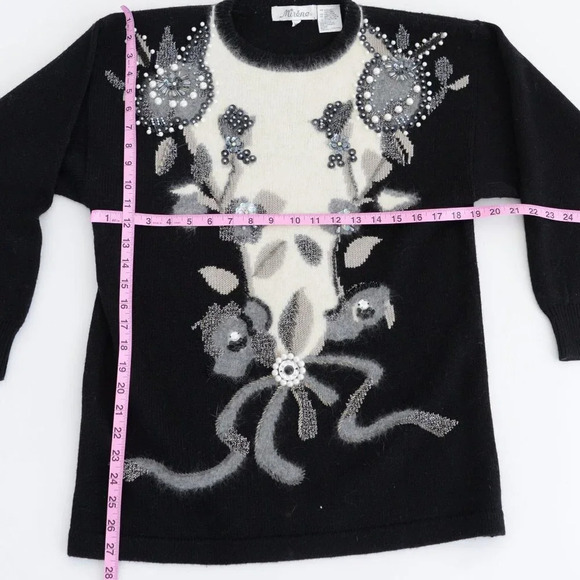 Vintage Angora Elegant Black and White Floral Sweater - Picture 4 of 13